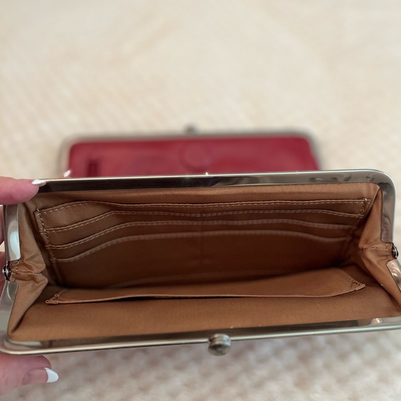 New HOBO Clutch Wallet in gorgeous Cranberry color. 100% Genuine Leather - Picture 6 of 14